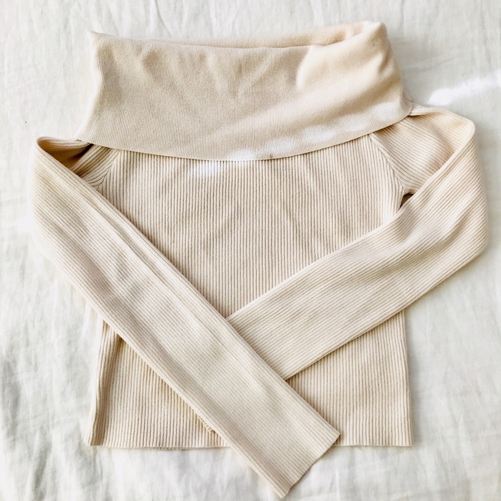 Off the shoulder long sleeve